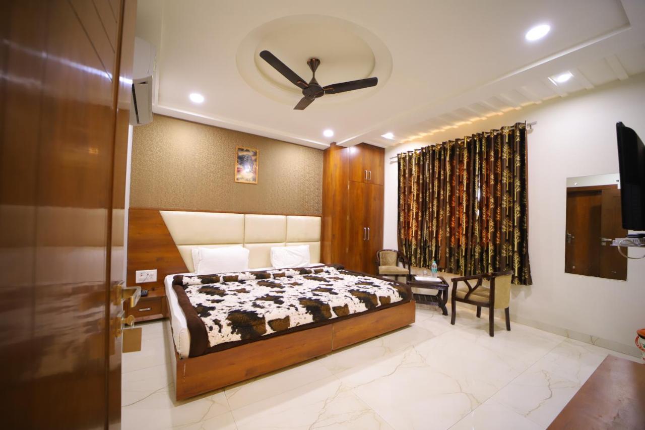 Hotel Royal Phoenix Agra  Extérieur photo